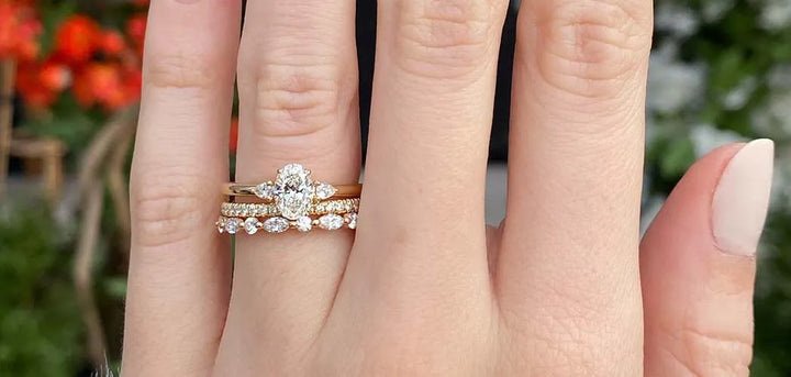 How to Make Your Oval Diamond Engagement Ring Appear Bigger (Without Breaking the Bank)