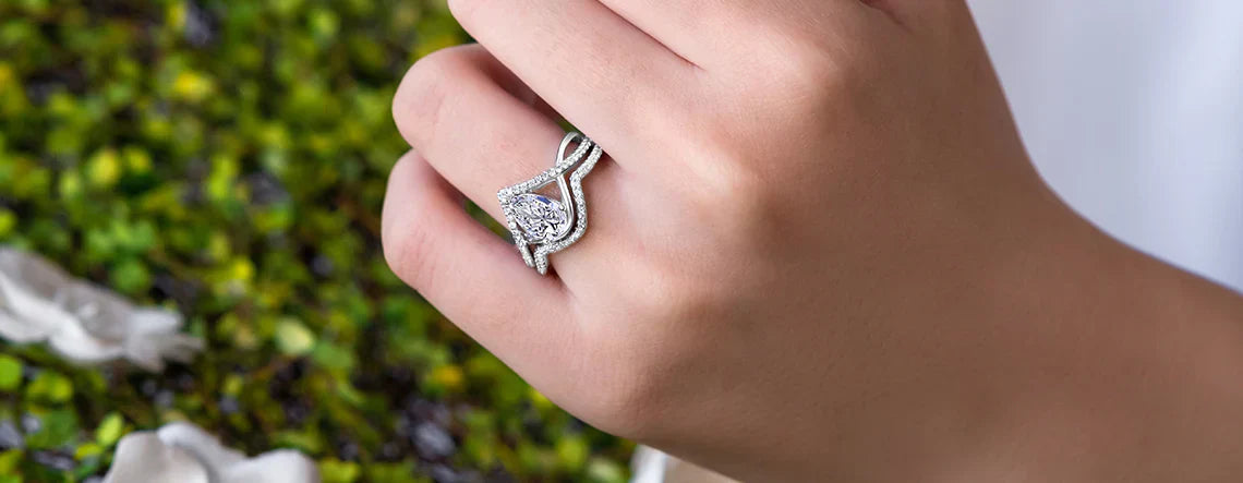 Why Pear Shaped Engagement Rings are so Attractive