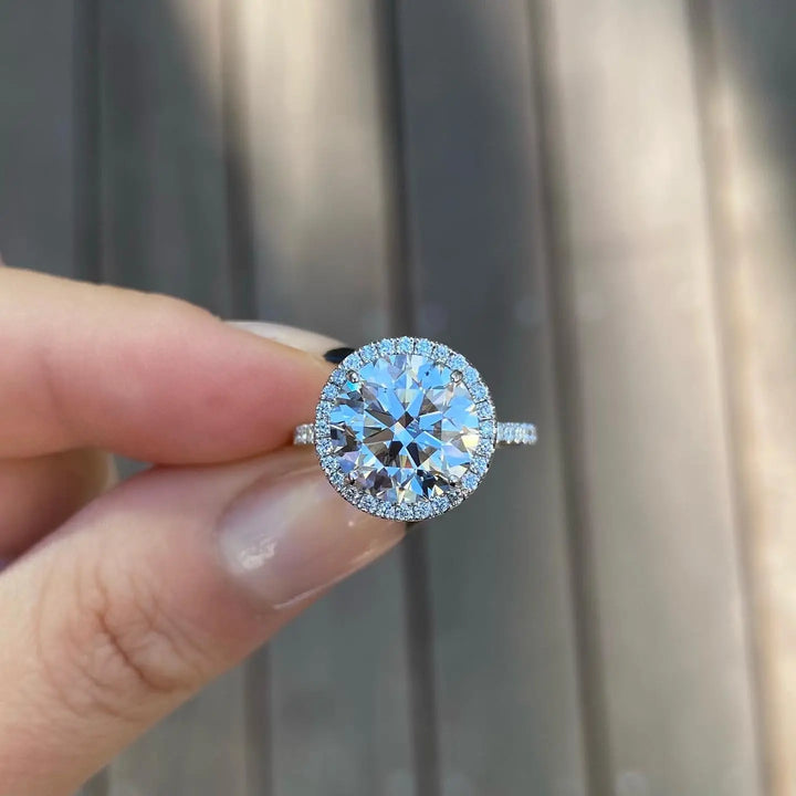 Round Cut Diamonds: Timeless Brilliance