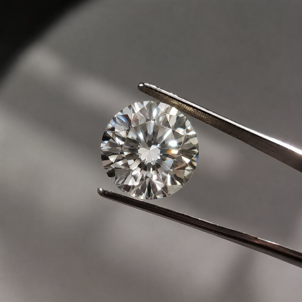 2CT Round Cut Moissanite D-F | VVS | NA Certified