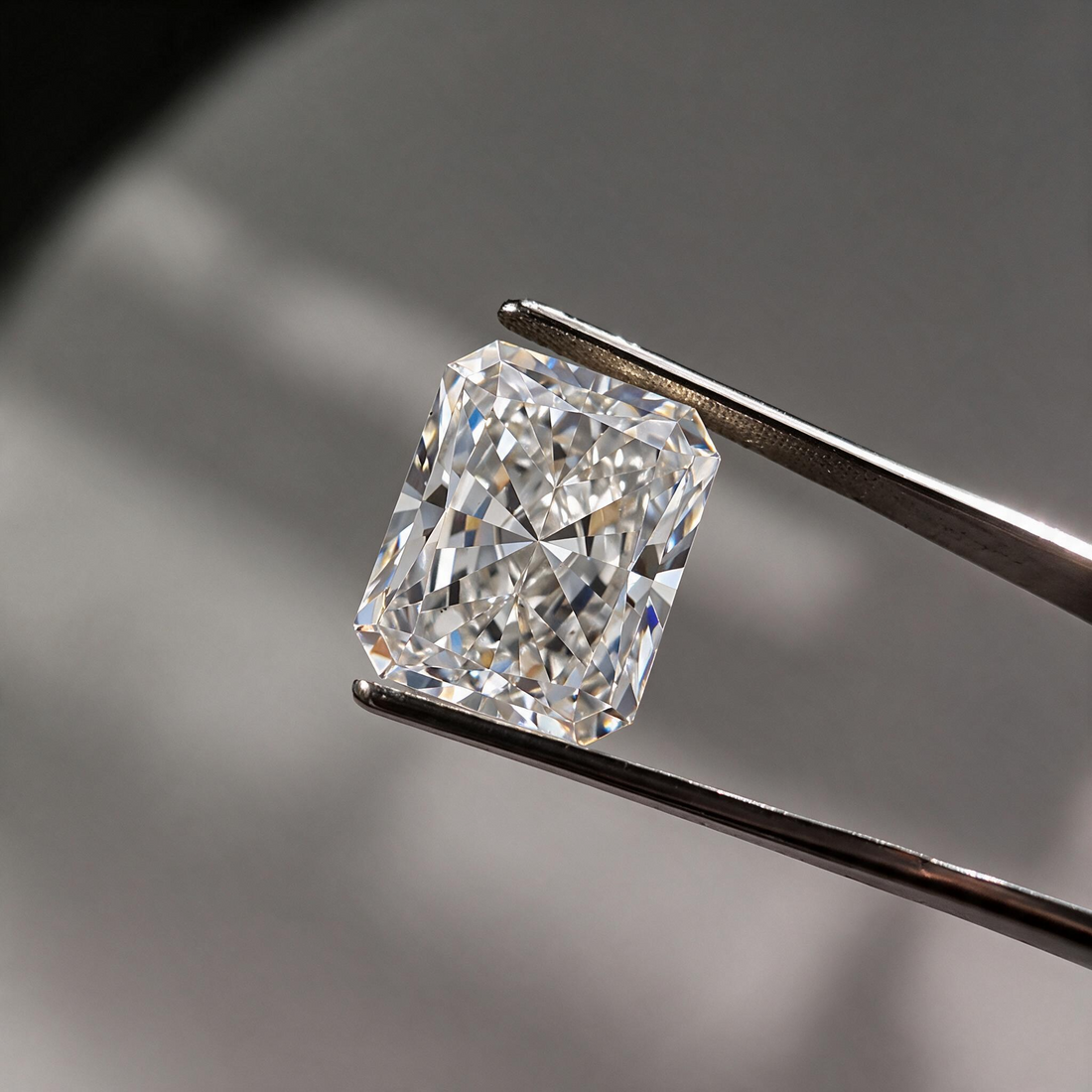 3CT Radiant Cut Moissanite Diamond D-F | VVS | NA Certified